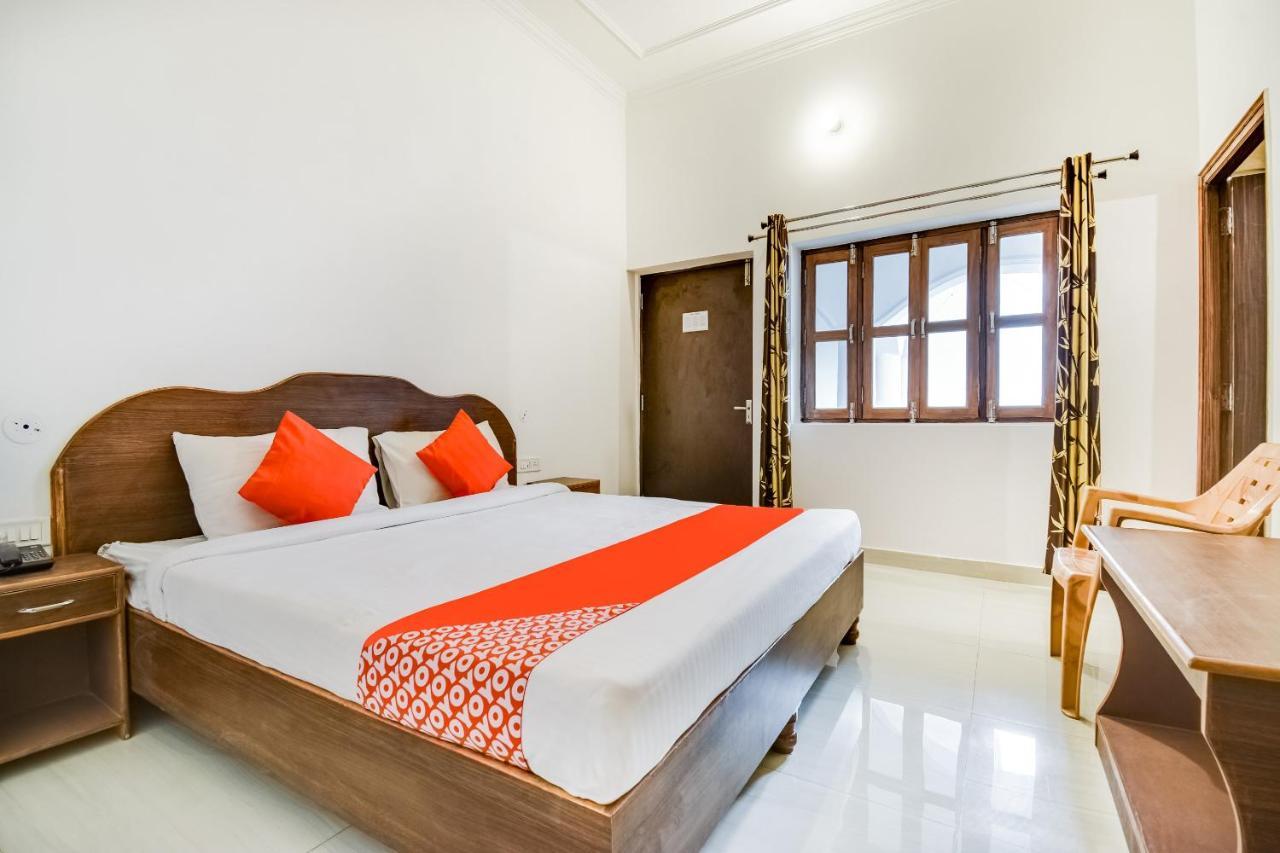 Capital O 23129 Chelsea Palace Khajurāho Exterior photo