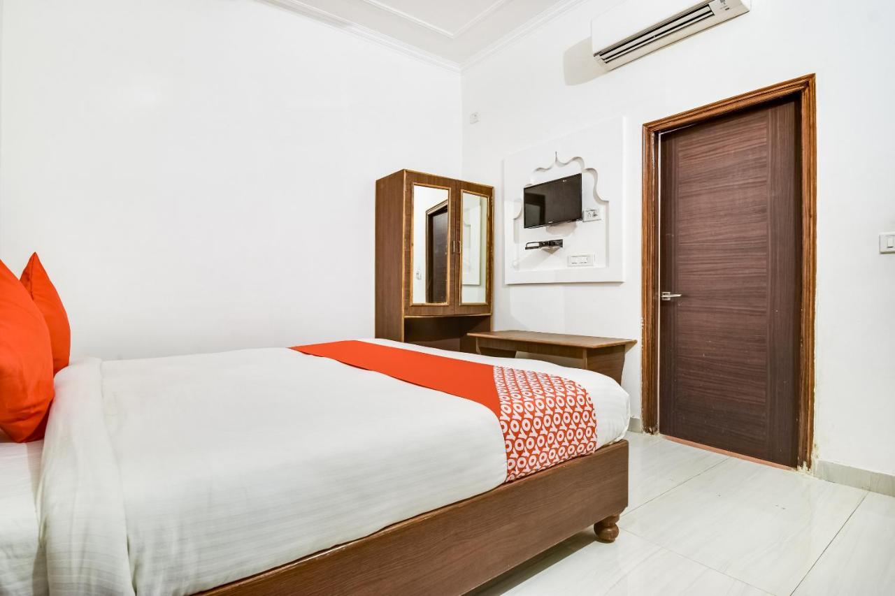 Capital O 23129 Chelsea Palace Khajurāho Exterior photo