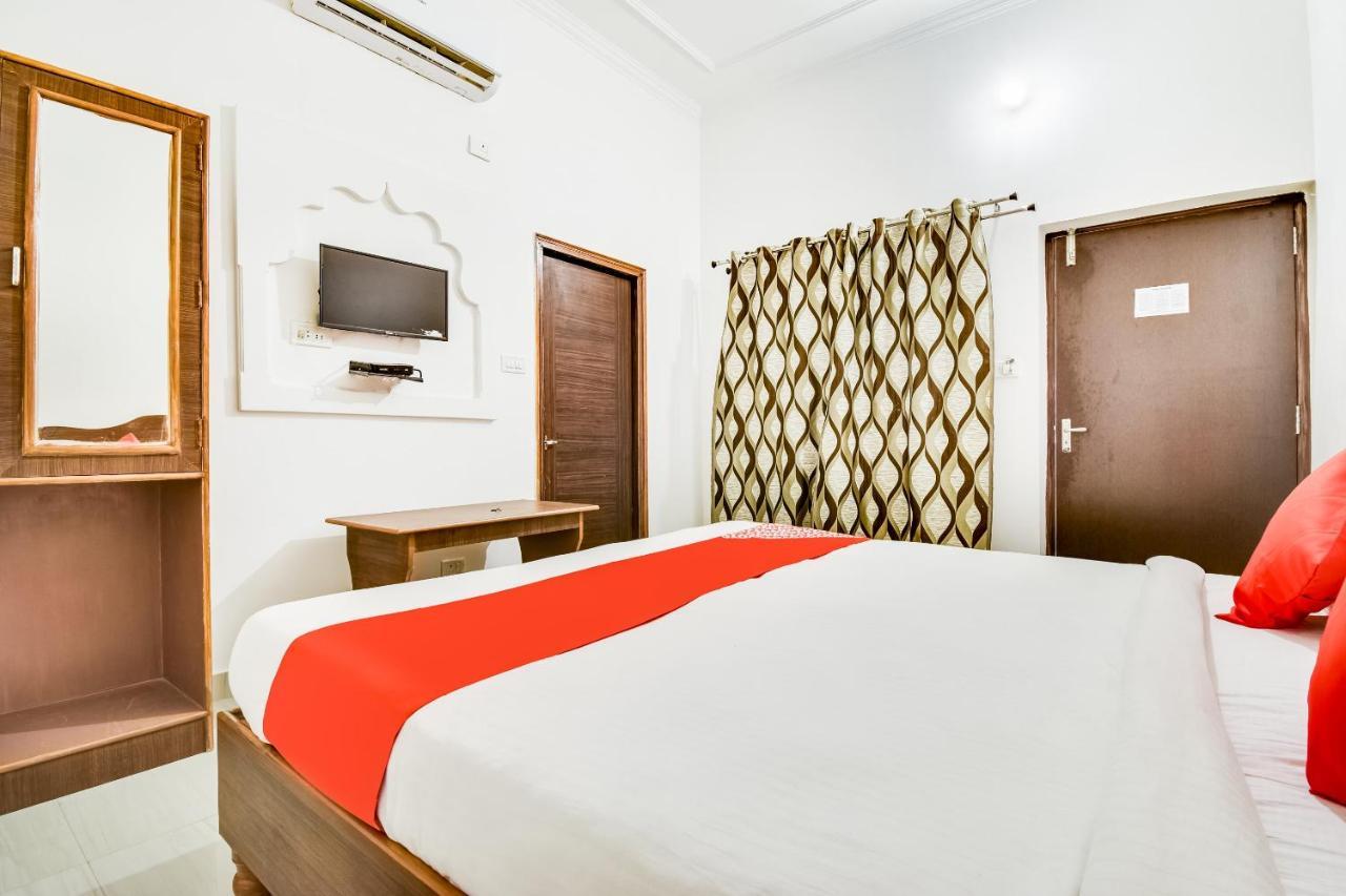 Capital O 23129 Chelsea Palace Khajurāho Exterior photo