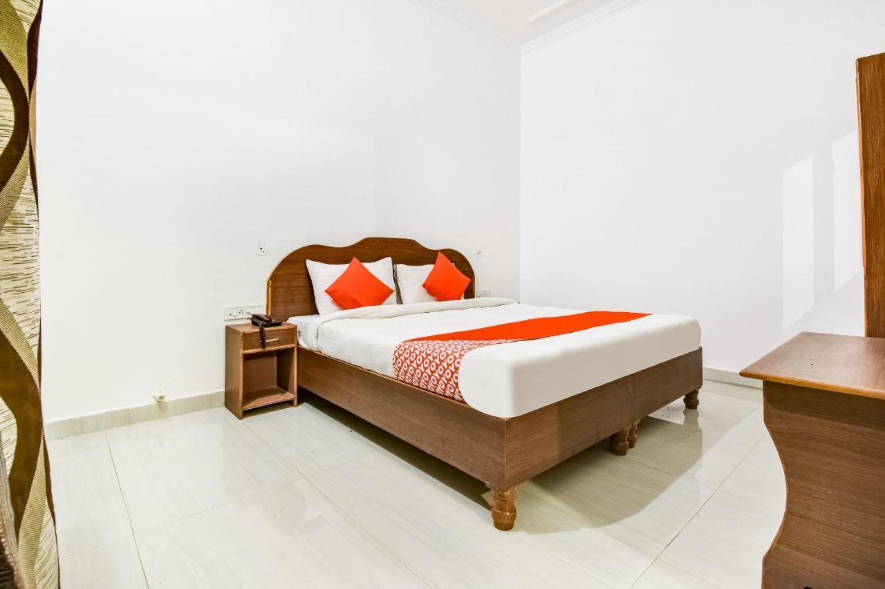 Capital O 23129 Chelsea Palace Khajurāho Exterior photo