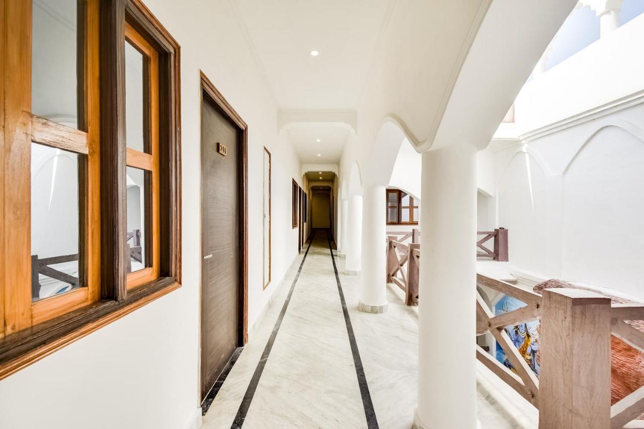 Capital O 23129 Chelsea Palace Khajurāho Exterior photo